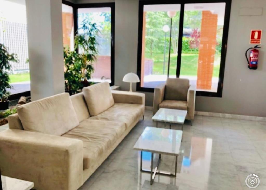 Suites Madrid Belfast 13 Ifema Airport エクステリア 写真
